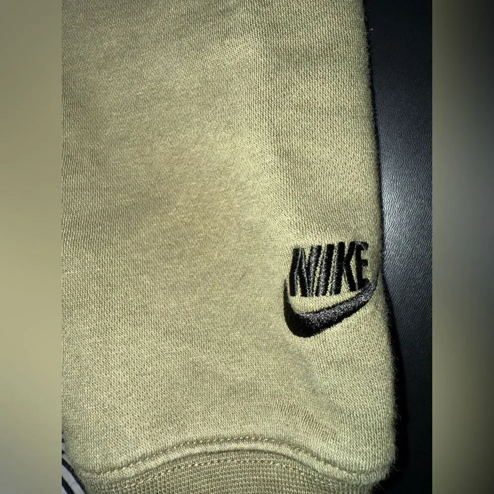 Nike Club Fleece Graphic Pullover Hoodie kids Olive Size M EUC